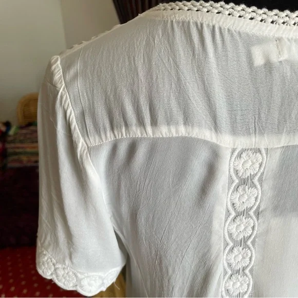 Anthropologie Karyn Seo White Short Sleeve Embroidered Swing Top! Small. - Picture 3 of 12